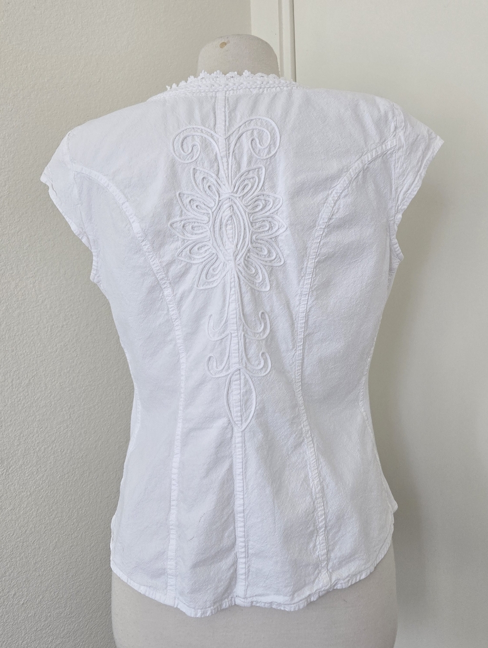 Soft Surroundings White Taos Fitted Top Cap Sleeve Embroidery Medium Cottagecore - Picture 6 of 15